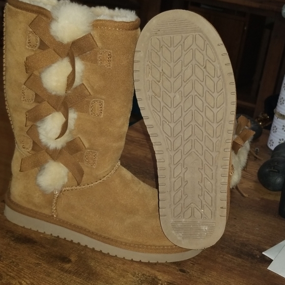 Boots - Picture 2 of 3